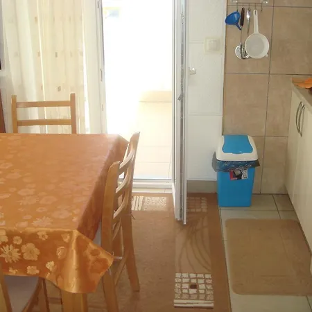 Apartment Rogosic アパート