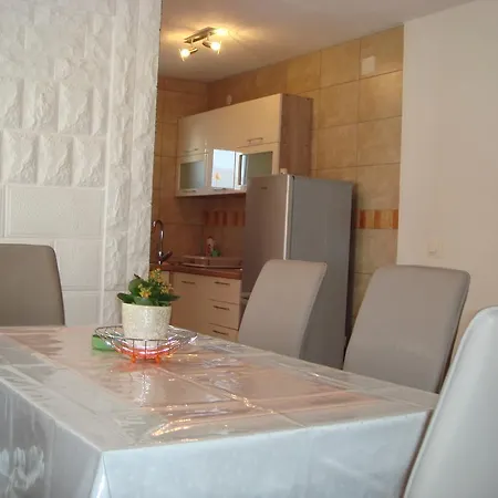 Apartment Rogosic アパート