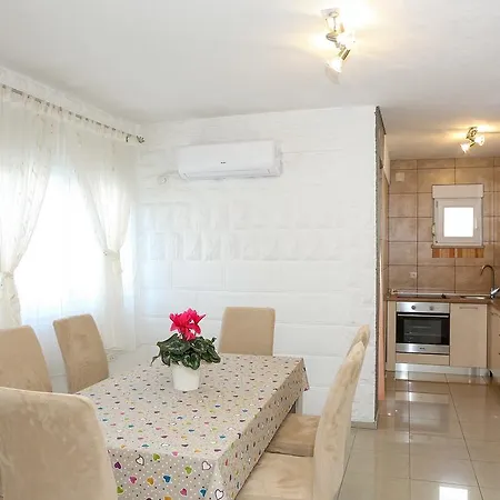 Apartment Rogosic * スプリト