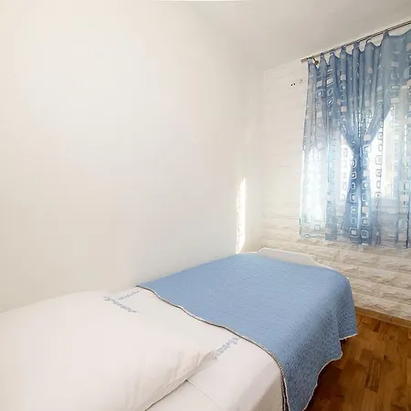 Apartment Rogosic アパート