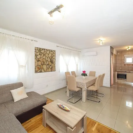 Apartment Rogosic Apartment *