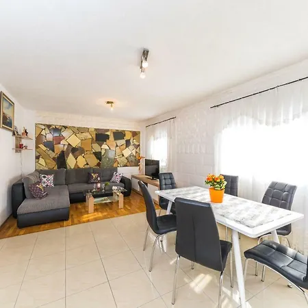 아파트 Apartment Rogosic